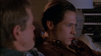 ROSWELL_-_E1X04_LEAVING_NORMAL_116.jpg