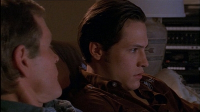 ROSWELL_-_E1X04_LEAVING_NORMAL_117.jpg