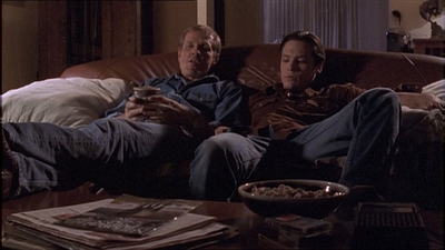 ROSWELL_-_E1X04_LEAVING_NORMAL_135.jpg