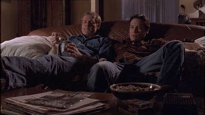 ROSWELL_-_E1X04_LEAVING_NORMAL_138.jpg