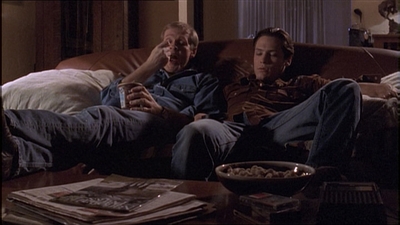 ROSWELL_-_E1X04_LEAVING_NORMAL_147.jpg
