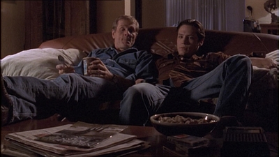 ROSWELL_-_E1X04_LEAVING_NORMAL_150.jpg
