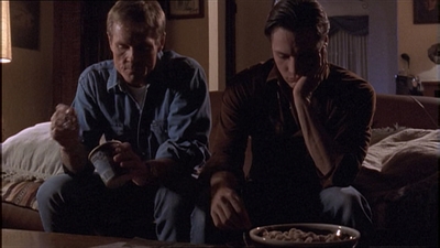 ROSWELL_-_E1X04_LEAVING_NORMAL_174.jpg