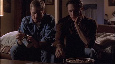 ROSWELL_-_E1X04_LEAVING_NORMAL_177.jpg