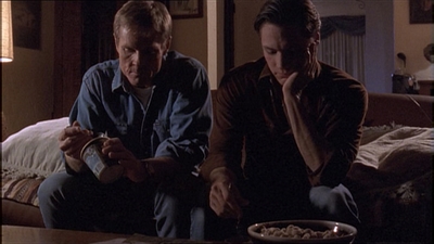 ROSWELL_-_E1X04_LEAVING_NORMAL_179.jpg