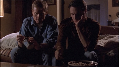 ROSWELL_-_E1X04_LEAVING_NORMAL_184.jpg