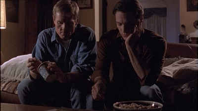 ROSWELL_-_E1X04_LEAVING_NORMAL_185.jpg