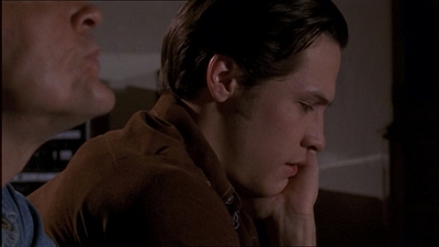 ROSWELL_-_E1X04_LEAVING_NORMAL_198.jpg