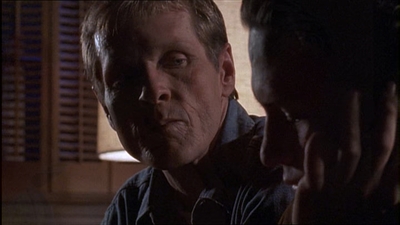 ROSWELL_-_E1X04_LEAVING_NORMAL_202.jpg