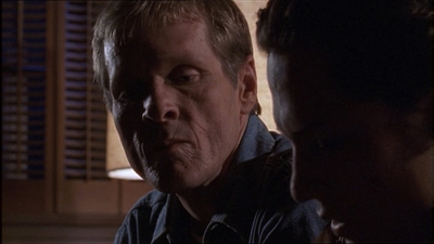 ROSWELL_-_E1X04_LEAVING_NORMAL_210.jpg