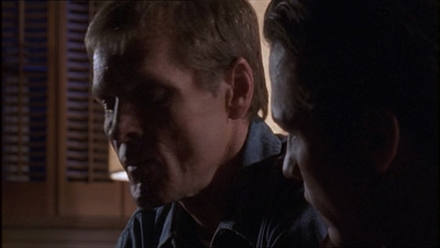 ROSWELL_-_E1X04_LEAVING_NORMAL_215.jpg