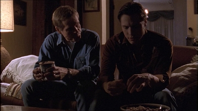 ROSWELL_-_E1X04_LEAVING_NORMAL_222.jpg
