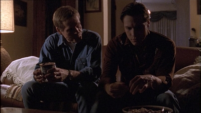 ROSWELL_-_E1X04_LEAVING_NORMAL_223.jpg