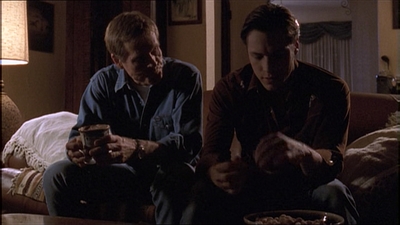 ROSWELL_-_E1X04_LEAVING_NORMAL_225.jpg