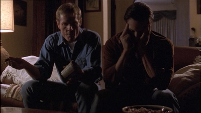 ROSWELL_-_E1X04_LEAVING_NORMAL_230.jpg