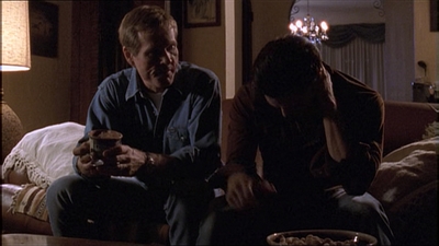 ROSWELL_-_E1X04_LEAVING_NORMAL_240.jpg