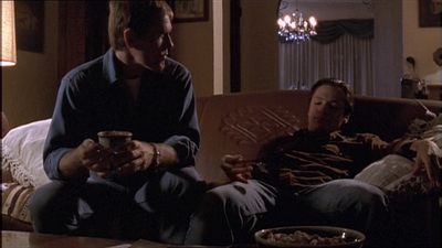 ROSWELL_-_E1X04_LEAVING_NORMAL_251.jpg