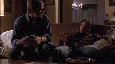ROSWELL_-_E1X04_LEAVING_NORMAL_254.jpg