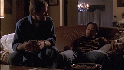 ROSWELL_-_E1X04_LEAVING_NORMAL_259.jpg