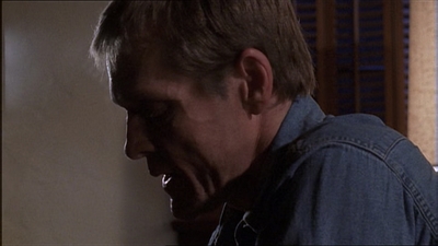 ROSWELL_-_E1X04_LEAVING_NORMAL_273.jpg