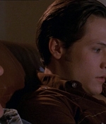 ROSWELL_-_E1X04_LEAVING_NORMAL_040.jpg