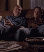 ROSWELL_-_E1X04_LEAVING_NORMAL_150.jpg