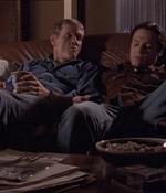 ROSWELL_-_E1X04_LEAVING_NORMAL_152.jpg