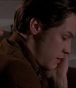 ROSWELL_-_E1X04_LEAVING_NORMAL_195.jpg