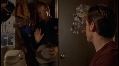 ROSWELL_-_E1X06_285_SOUTH_033.jpg