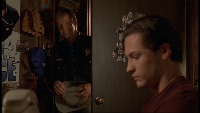 ROSWELL_-_E1X06_285_SOUTH_040.jpg