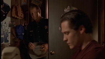 ROSWELL_-_E1X06_285_SOUTH_041.jpg