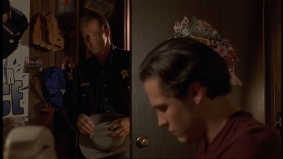 ROSWELL_-_E1X06_285_SOUTH_044.jpg