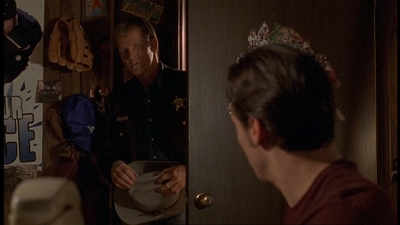 ROSWELL_-_E1X06_285_SOUTH_050.jpg