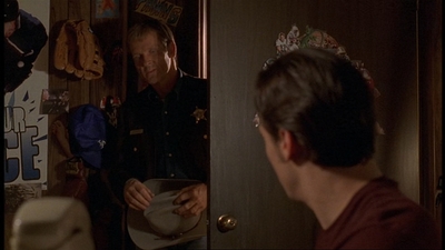 ROSWELL_-_E1X06_285_SOUTH_051.jpg