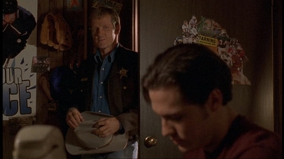 ROSWELL_-_E1X06_285_SOUTH_070.jpg