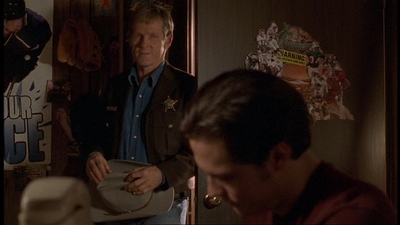 ROSWELL_-_E1X06_285_SOUTH_072.jpg
