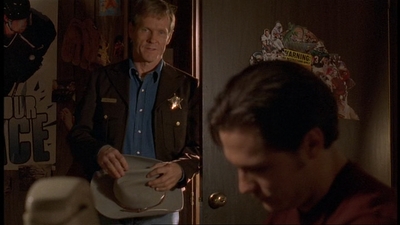 ROSWELL_-_E1X06_285_SOUTH_076.jpg