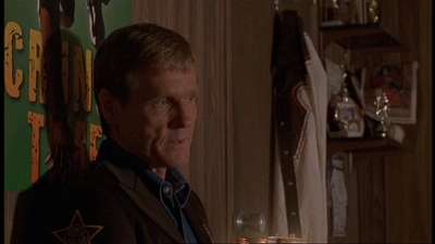 ROSWELL_-_E1X06_285_SOUTH_100.jpg