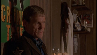 ROSWELL_-_E1X06_285_SOUTH_101.jpg
