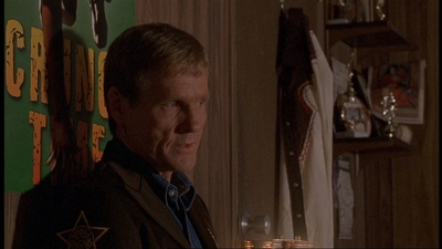 ROSWELL_-_E1X06_285_SOUTH_102.jpg