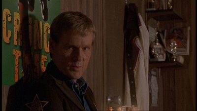 ROSWELL_-_E1X06_285_SOUTH_105.jpg
