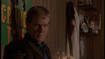 ROSWELL_-_E1X06_285_SOUTH_106.jpg