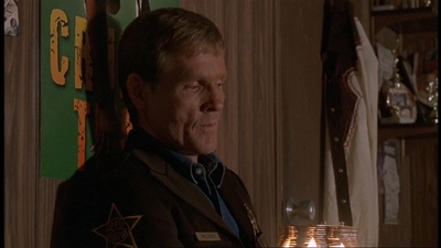 ROSWELL_-_E1X06_285_SOUTH_150.jpg