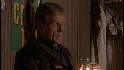 ROSWELL_-_E1X06_285_SOUTH_152.jpg