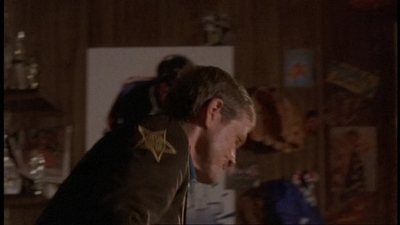 ROSWELL_-_E1X06_285_SOUTH_160.jpg