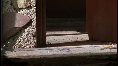 ROSWELL_-_E1X06_285_SOUTH_275.jpg