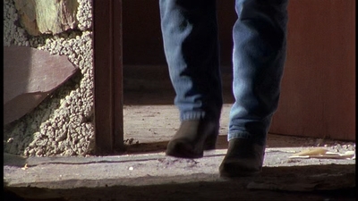 ROSWELL_-_E1X06_285_SOUTH_320.jpg