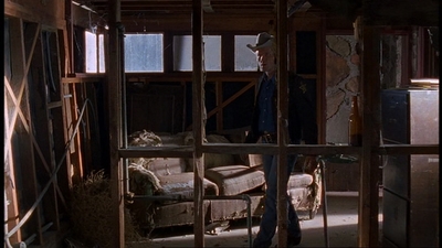 ROSWELL_-_E1X06_285_SOUTH_370.jpg