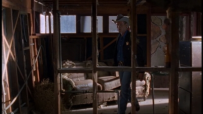 ROSWELL_-_E1X06_285_SOUTH_371.jpg