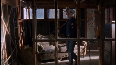 ROSWELL_-_E1X06_285_SOUTH_372.jpg